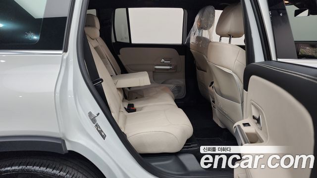Mercedes-Benz GLB-Class 2024 — photo 17