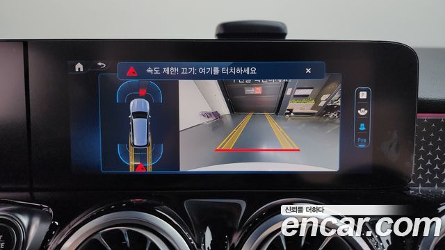 Mercedes-Benz GLB-Class 2024 — photo 20