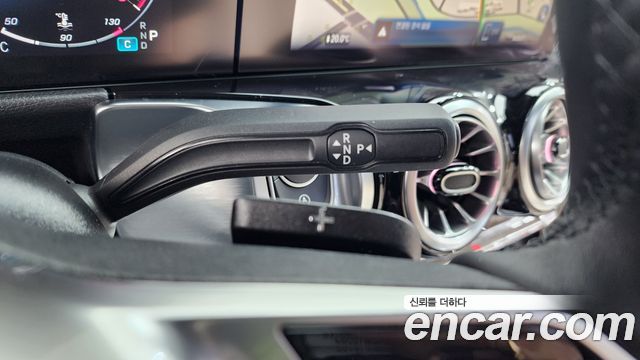 Mercedes-Benz GLB-Class 2024 — photo 23