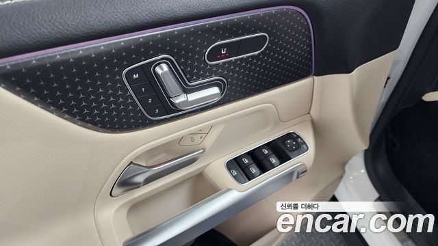 Mercedes-Benz GLB-Class 2024 — photo 24
