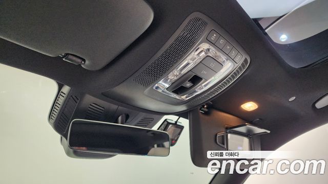 Mercedes-Benz GLB-Class 2024 — photo 25