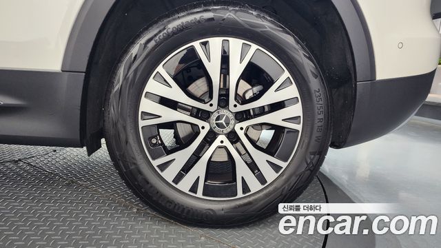 Mercedes-Benz GLB-Class 2024 — photo 7