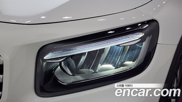 Mercedes-Benz GLB-Class 2024 — photo 8