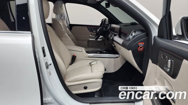 Mercedes-Benz GLB-Class 2024 — photo 16