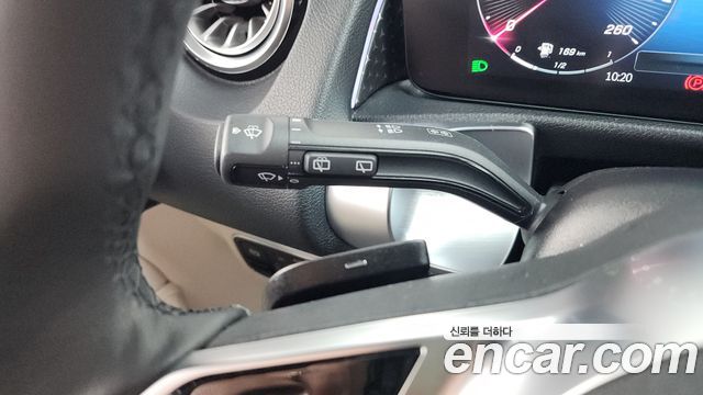Mercedes-Benz GLB-Class 2024 — photo 28