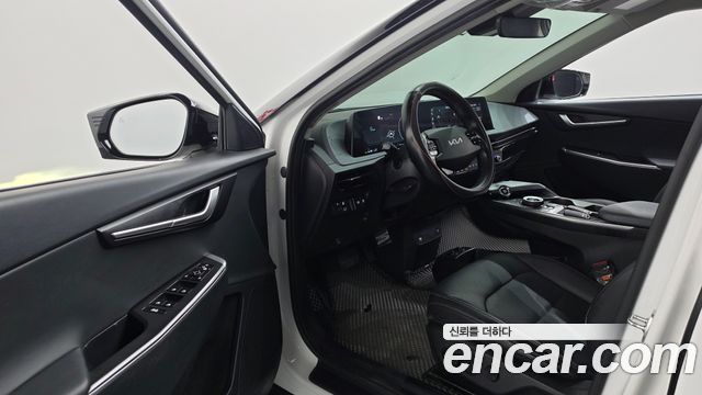 Kia EV6 2023 — photo 13