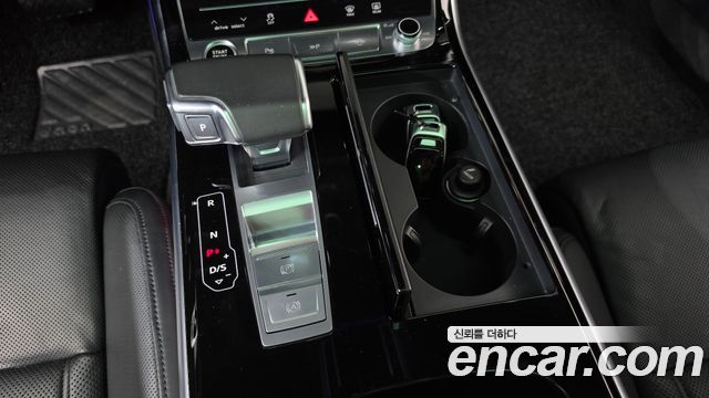 Audi A8 2021 — photo 12