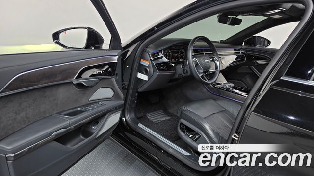 Audi A8 2021 — photo 13