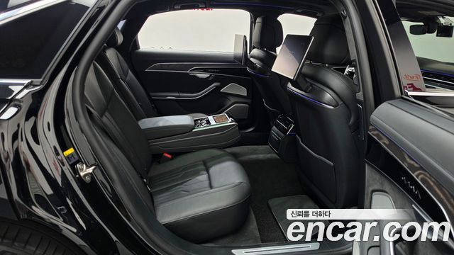 Audi A8 2021 — photo 17