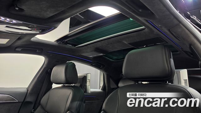 Audi A8 2021 — photo 23