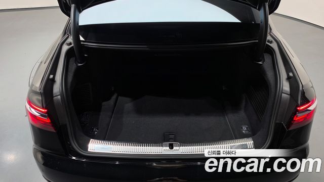 Audi A8 2021 — photo 25