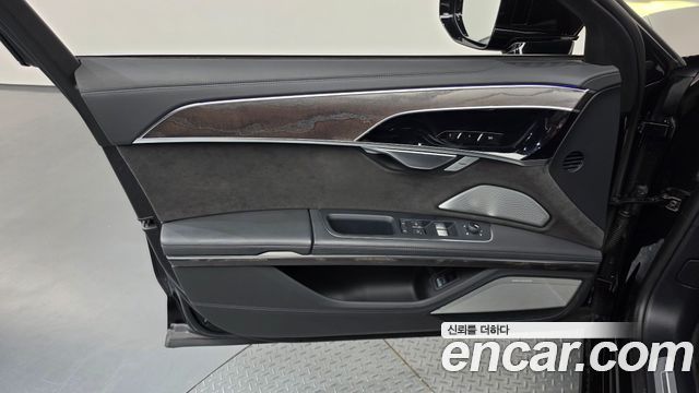 Audi A8 2021 — photo 14