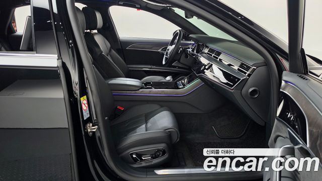 Audi A8 2021 — photo 16