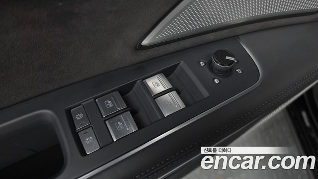 Audi A8 2021 — photo 27