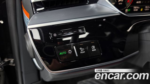 Audi A8 2021 — photo 28