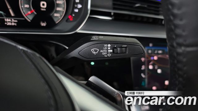 Audi A8 2021 — photo 29