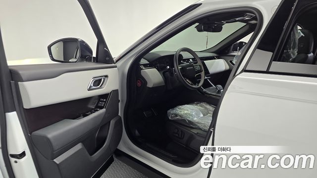 Land Rover Range Rover Velar 2026 — photo 13