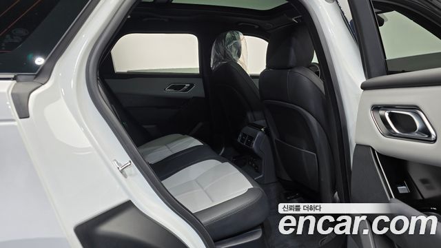 Land Rover Range Rover Velar 2026 — photo 17