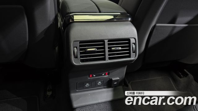 Land Rover Range Rover Velar 2026 — photo 22