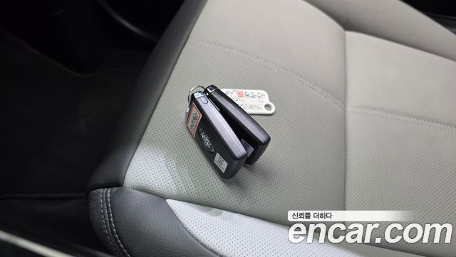 Land Rover Range Rover Velar 2026 — photo 23