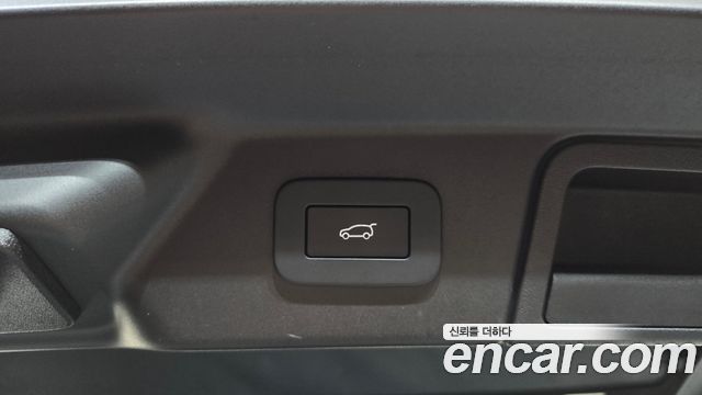 Land Rover Range Rover Velar 2026 — photo 26