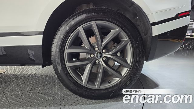 Land Rover Range Rover Velar 2026 — photo 7