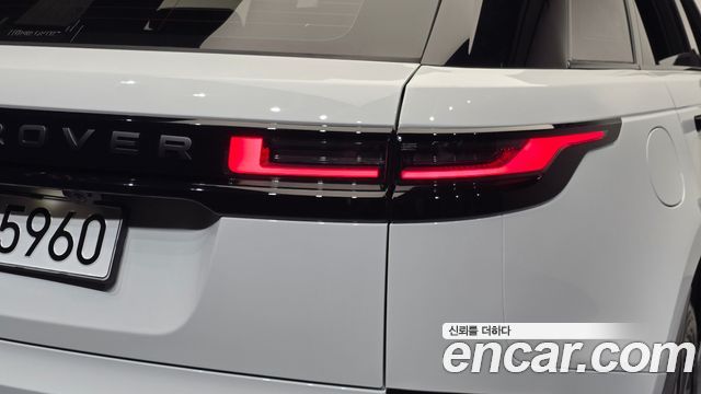 Land Rover Range Rover Velar 2026 — photo 9