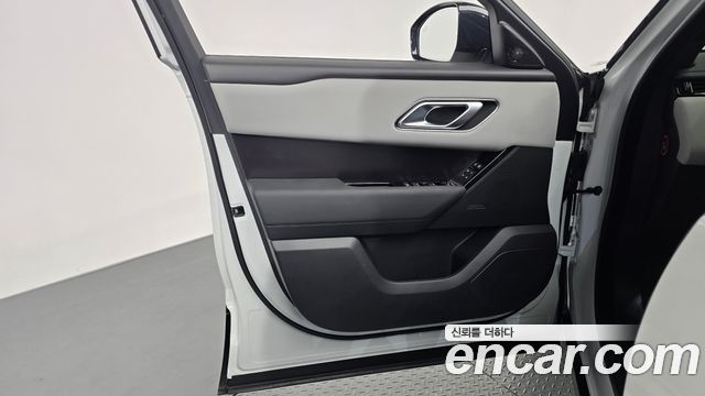 Land Rover Range Rover Velar 2026 — photo 14