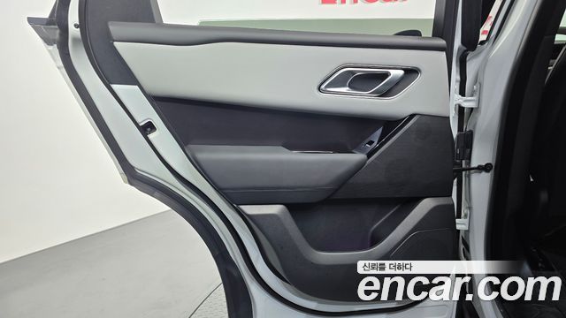 Land Rover Range Rover Velar 2026 — photo 15