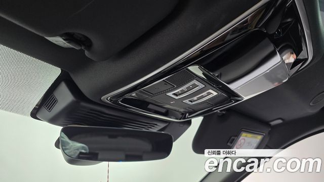 Land Rover Range Rover Velar 2026 — photo 28