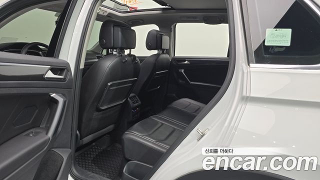 Volkswagen Tiguan 2020 — photo 17