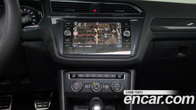 Volkswagen Tiguan 2020 — photo 19