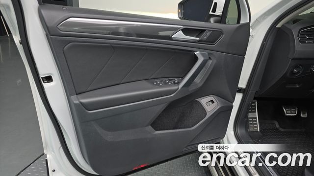 Volkswagen Tiguan 2020 — photo 14