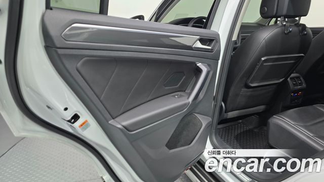 Volkswagen Tiguan 2020 — photo 15