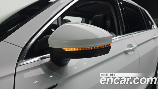 Volkswagen Tiguan 2020 — photo 32
