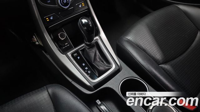Hyundai AVANTE 2015 — photo 9