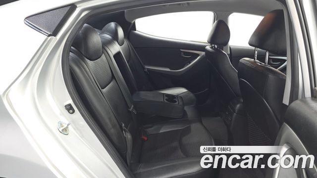 Hyundai AVANTE 2015 — photo 11