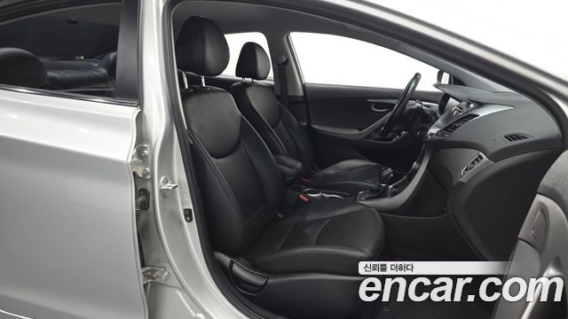 Hyundai AVANTE 2015 — photo 12