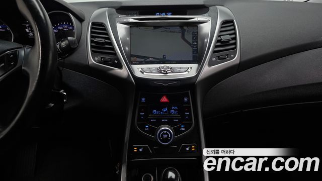 Hyundai AVANTE 2015 — photo 14