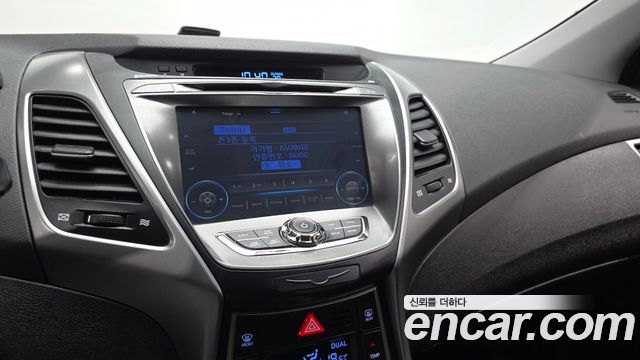 Hyundai AVANTE 2015 — photo 16