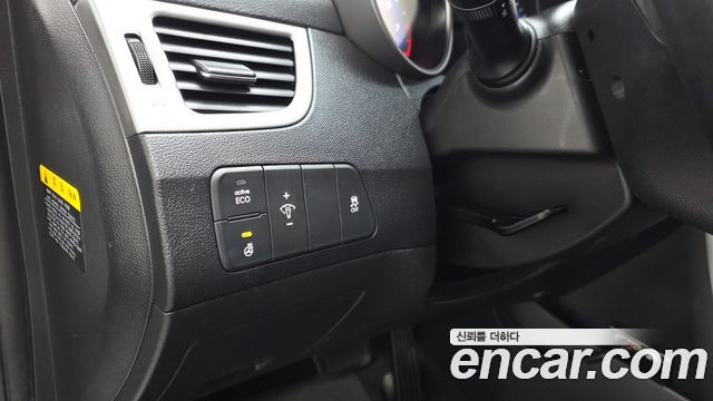 Hyundai AVANTE 2015 — photo 17