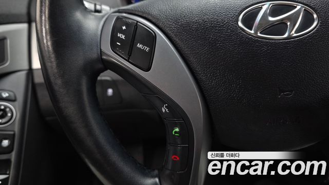 Hyundai AVANTE 2015 — photo 18