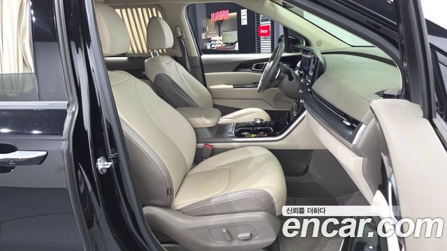 Kia Canival 2023 — photo 17