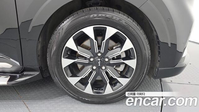 Kia Canival 2023 — photo 7