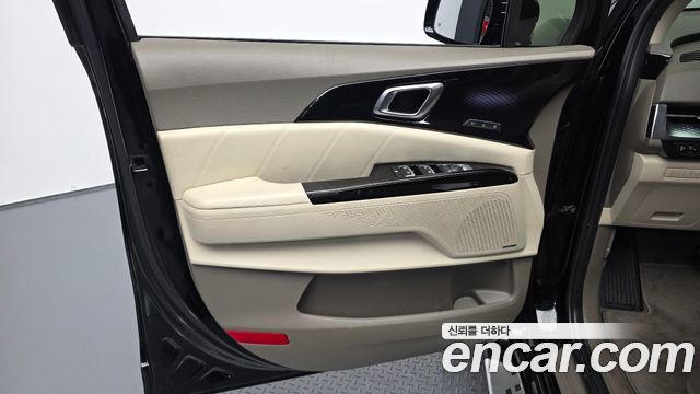 Kia Canival 2023 — photo 15
