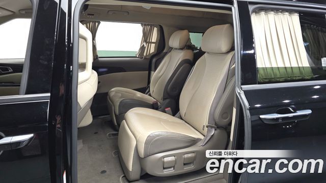 Kia Canival 2023 — photo 16