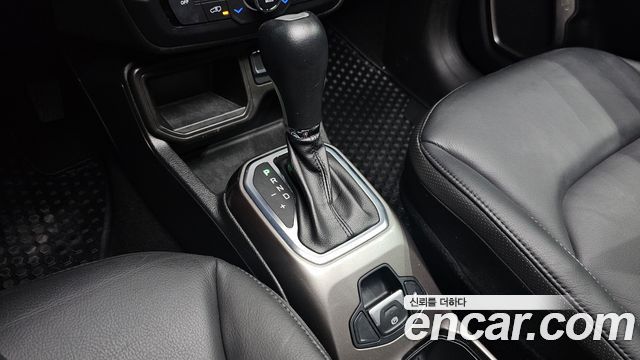 Jeep Renegade 2019 — photo 9