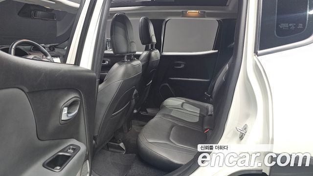 Jeep Renegade 2019 — photo 11