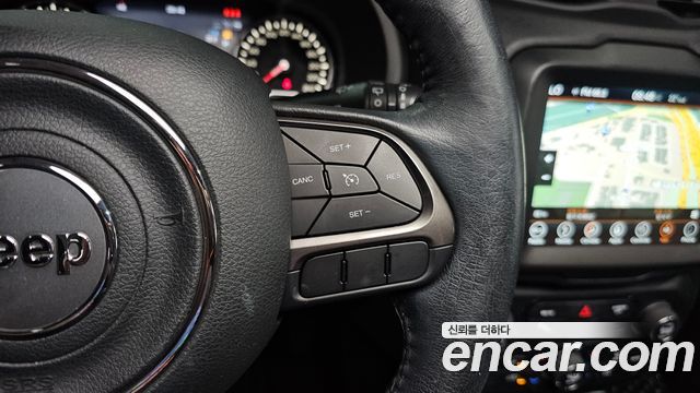Jeep Renegade 2019 — photo 15