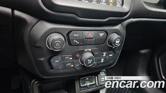 Jeep Renegade 2019 — photo 17